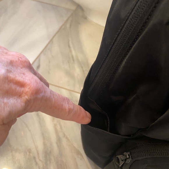 NWT Lululemon Everywhere Backpack
22L Black - Picture 3 of 7